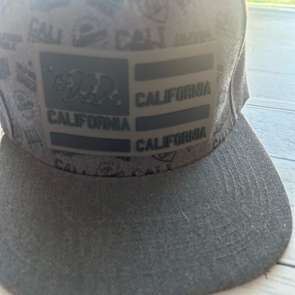 California top level one size snap back hat grey and black - Picture 2 of 6